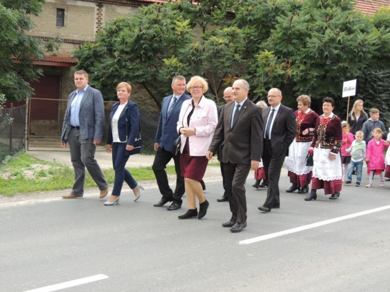 Dożynki gminne w Mietkowie 2017 pochód dożynkowy