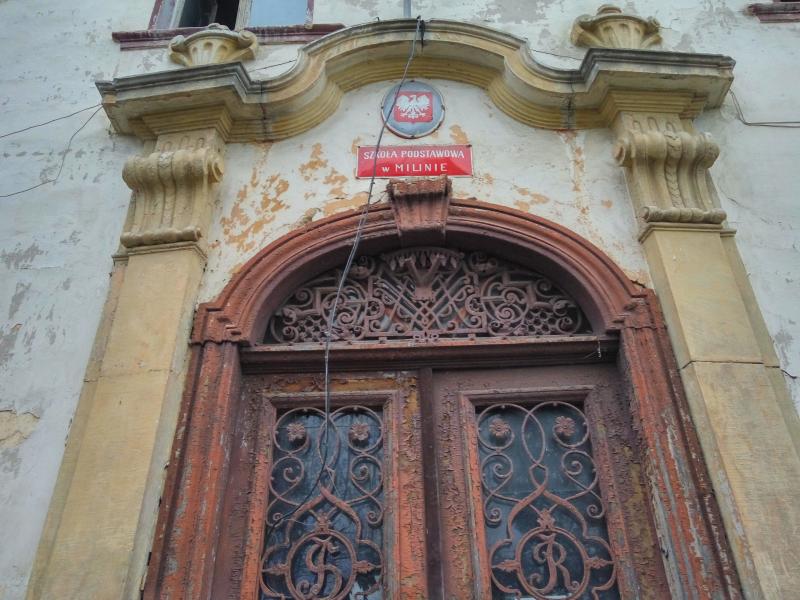 Pałac w Milinie (zbliżenie na drzwi) 2015