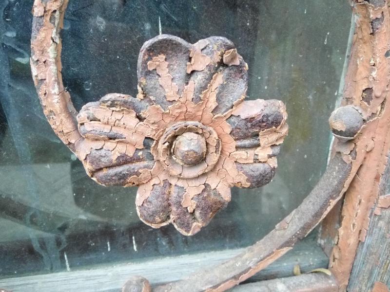 Pałac w Milinie - kwiatowy detal okucia 2015